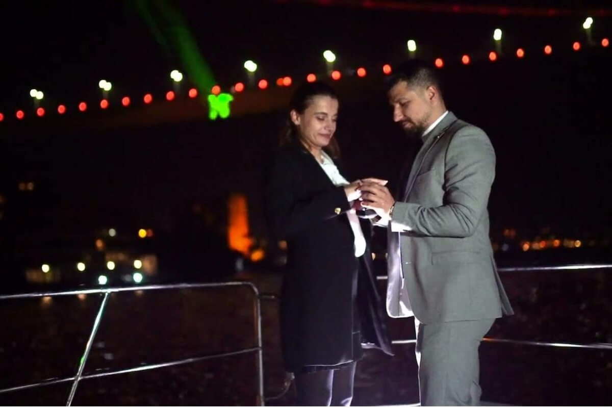 surprise proposal with laser show