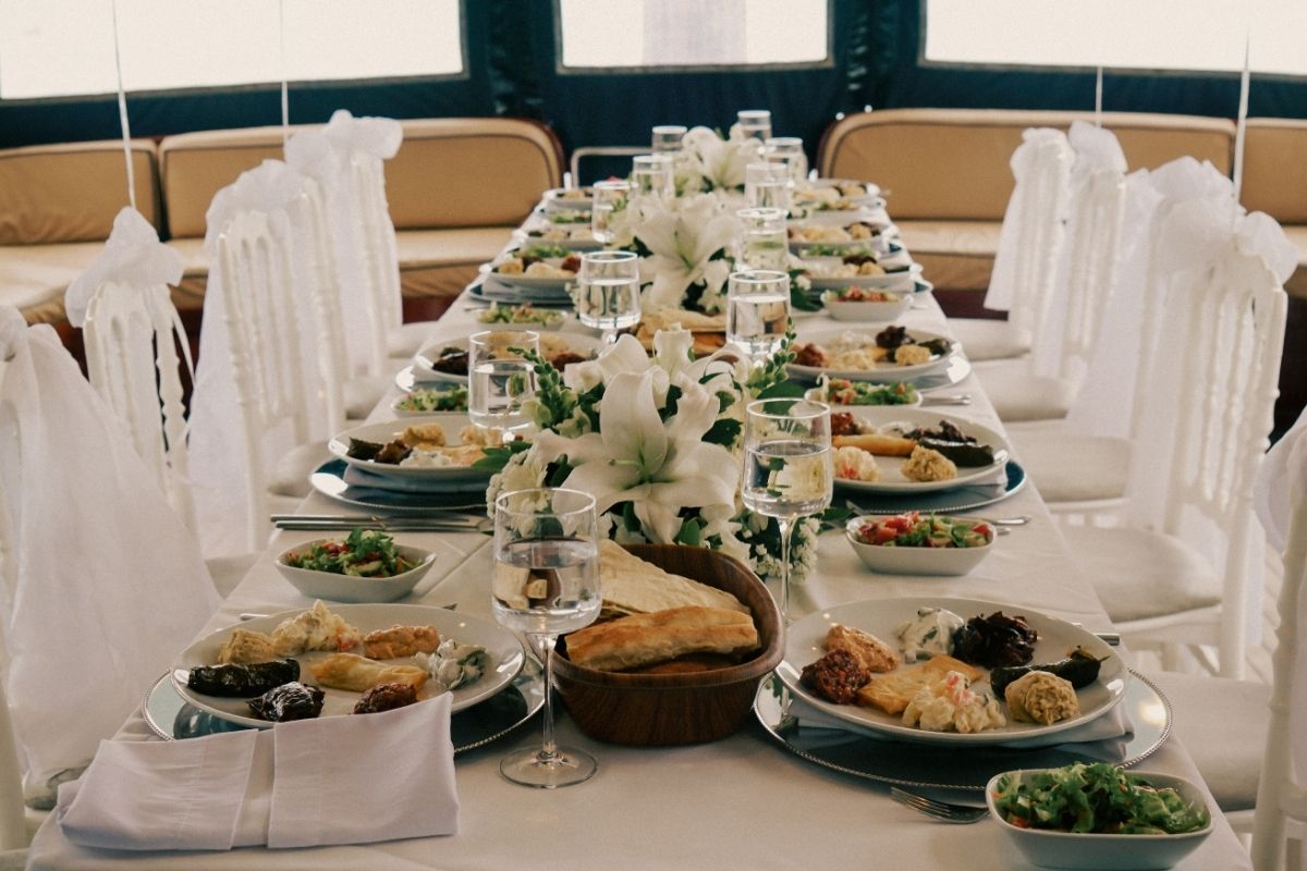 Istanbul Wedding on a yacht - food and beverage options