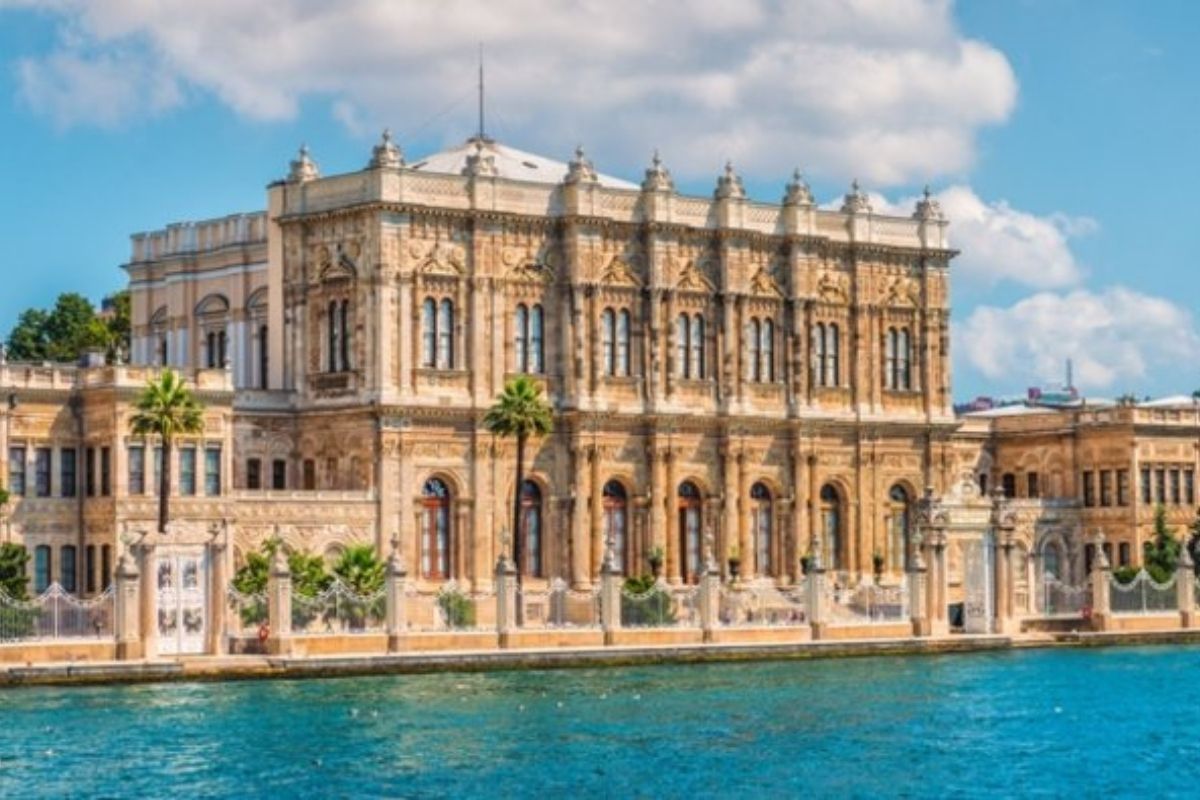 Dolmabahce Palace - sights you must see in Istanbul