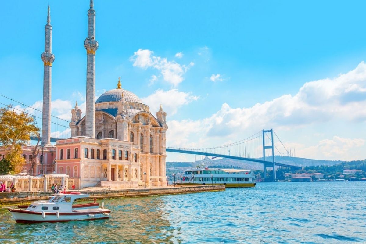 Ortakoy Camii İstanbul Boğaz Turu Lotus Yachts