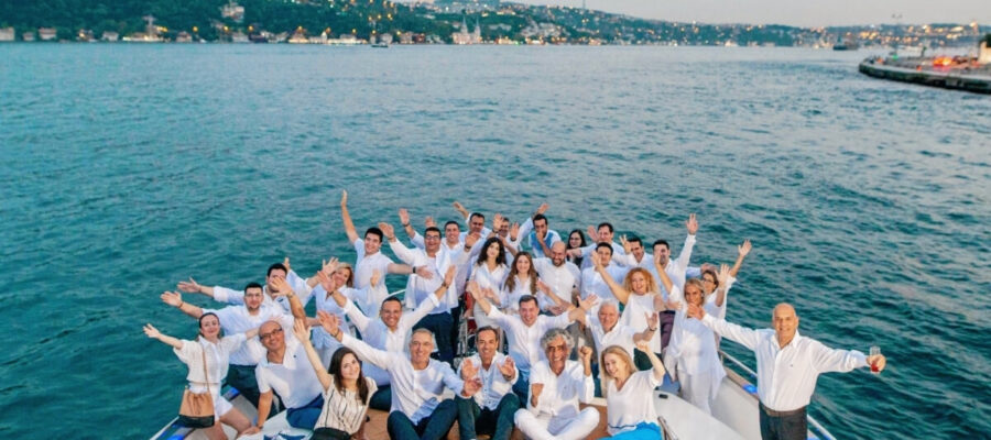 Organize a Corporate Cruise on Bosphorus - Lotus Yachts - Boğaz'da Kurumsal Etkinlikler