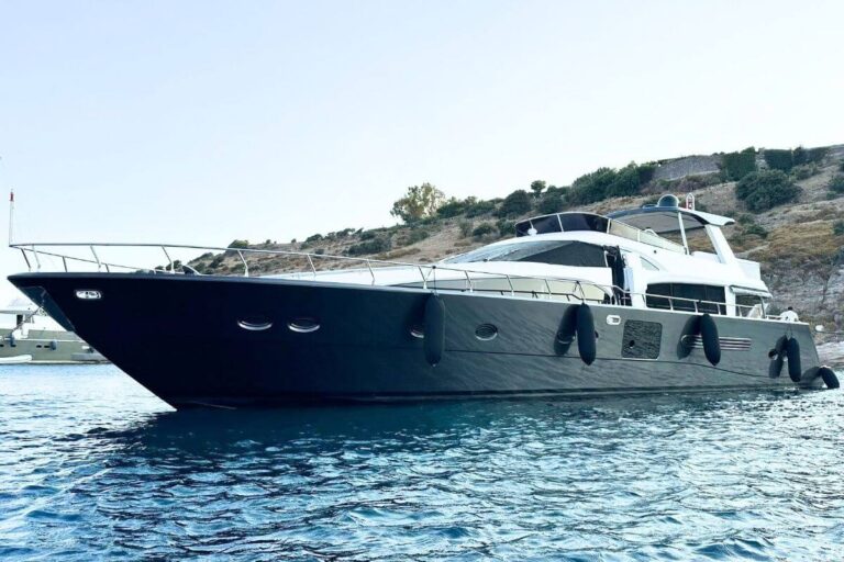 Lotus Yat - 26m Yacht in Istanbul Bosphorus