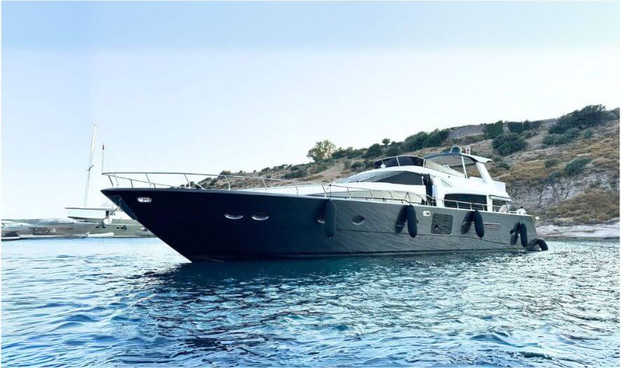 Lotus Yat - 26m Yacht Rental