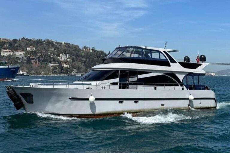 Lotus Yat - 20m Yacht for Bosphorus Cruises in Istanbul