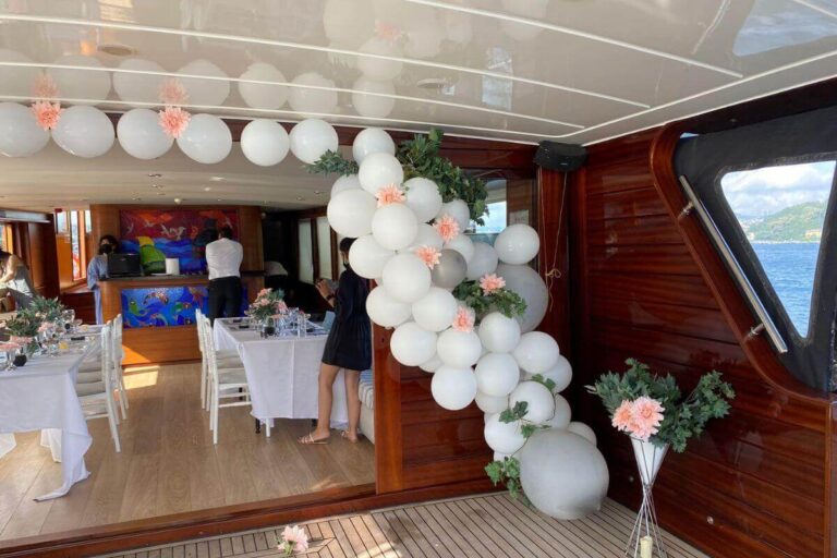 Lotus Yat - 23m Reception Boat for Yacht Tours in Istanbul