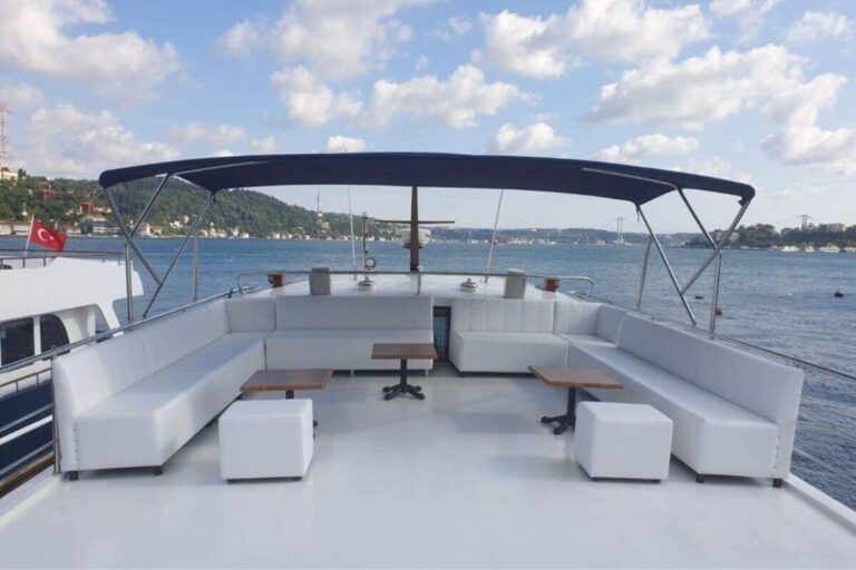 Lotus Yat - 23m Reception Boat for Yacht Tours in Istanbul