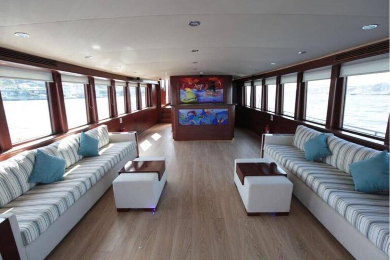 Lotus Yat - 23m Reception Boat for Yacht Tours in Istanbul