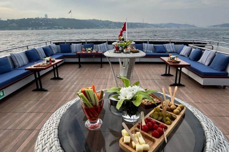 Lotus Yat - 24m Reception Boat for Yacht Tours in Istanbul